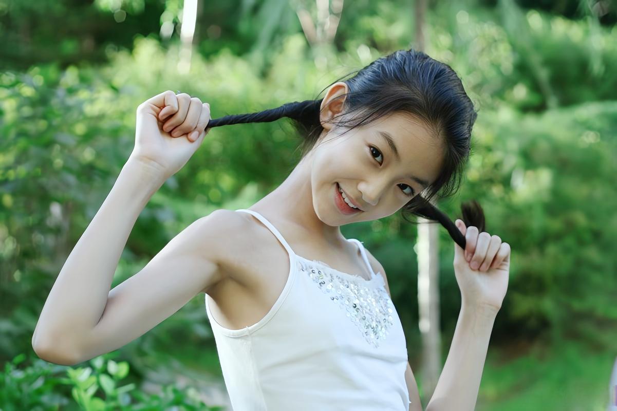 操中国美女老师的相关介绍