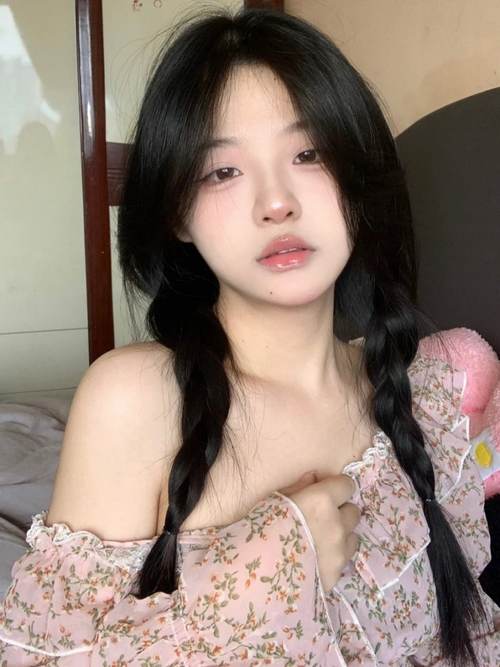 操 美女老师的相关介绍