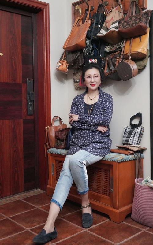 少妇亲子伦av的相关介绍
