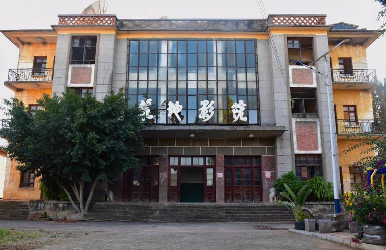 黑丝中文av的相关介绍