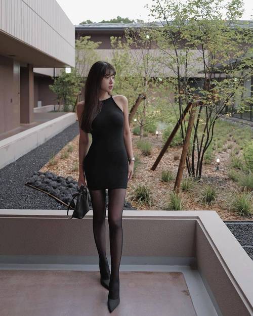 美女老师互操的相关介绍