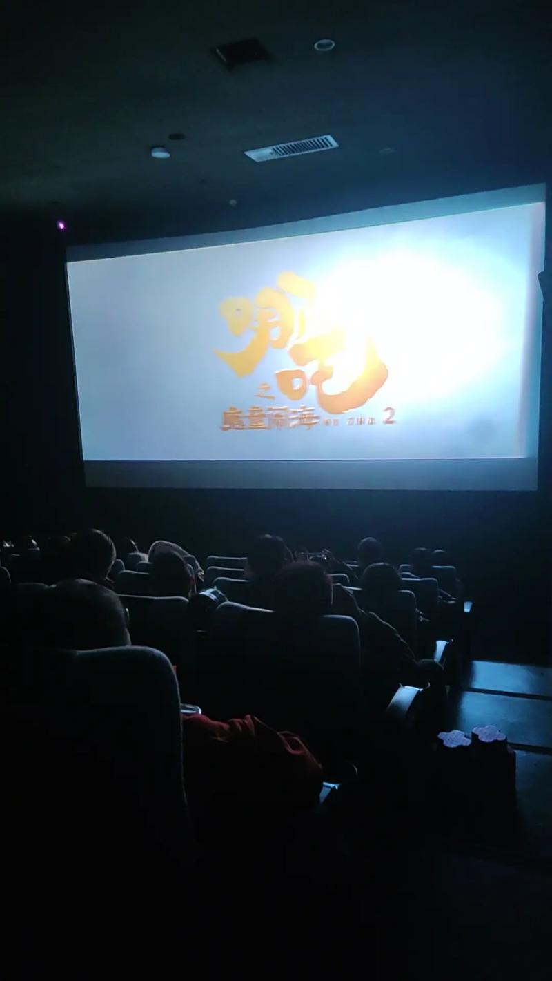 **影院热映电影《热辣滚烫》最新票房排行 | 贾玲减肥逆袭剧情解析 | 2025春节档必看喜剧片推荐**