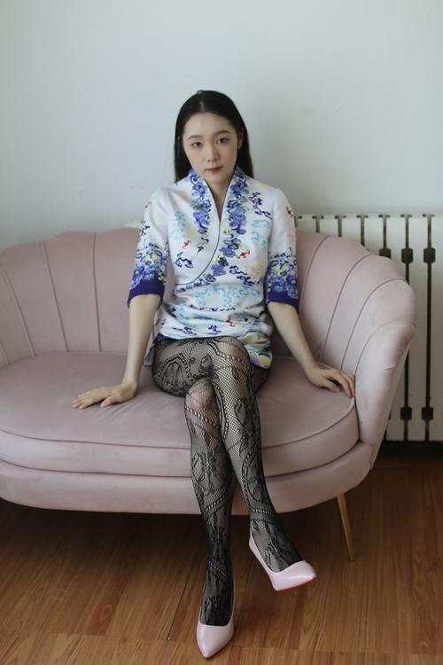 人妻系列作者不详的相关介绍