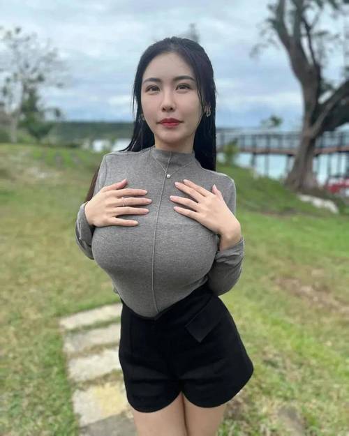 基于“亚洲熟女二区”这一关键词，为您生成一个符合SEO规范、包含3个长尾关键词的标题：

**亚洲熟女二区魅力鉴赏：熟龄风韵与成熟气质的高清影像合集**

**包含的3个长尾关键词：**
1. 熟龄风韵
2. 成熟气质
3. 高清影像合集
