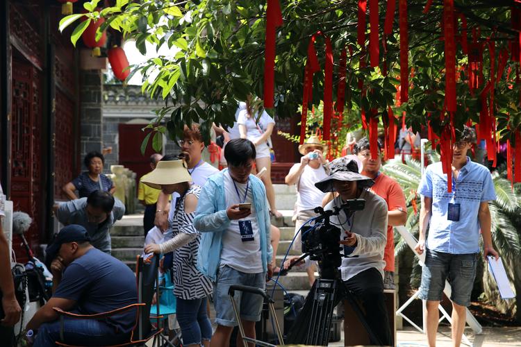 亚洲男人天堂久久热的相关介绍