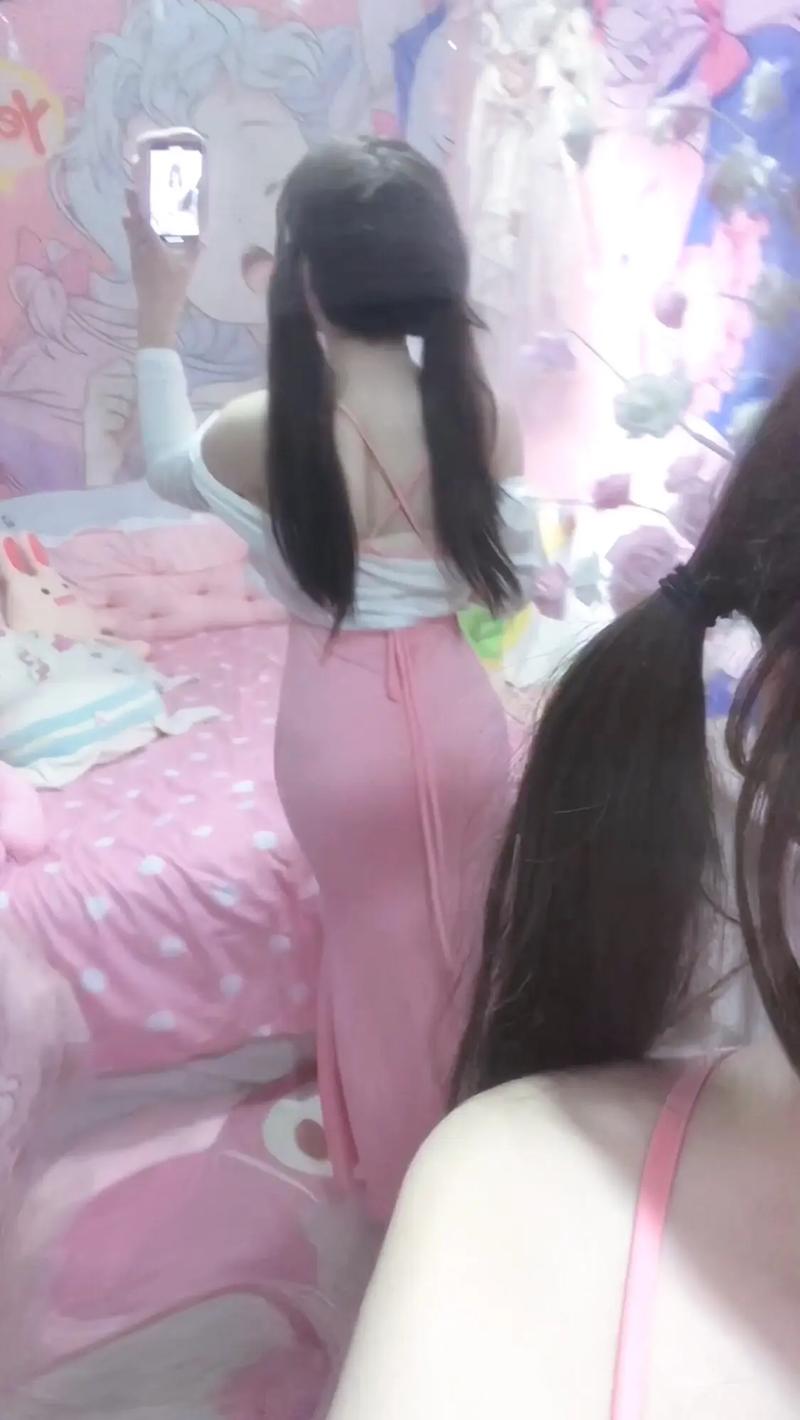 我操了美女老师的相关介绍