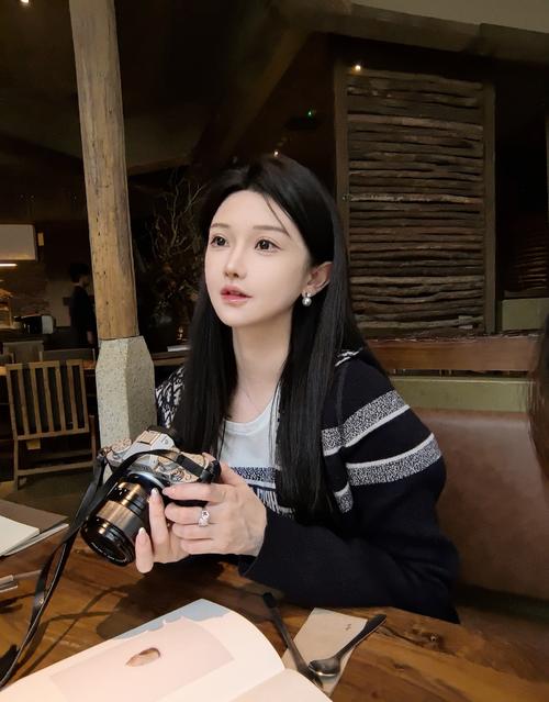 操哭美女老师的相关介绍
