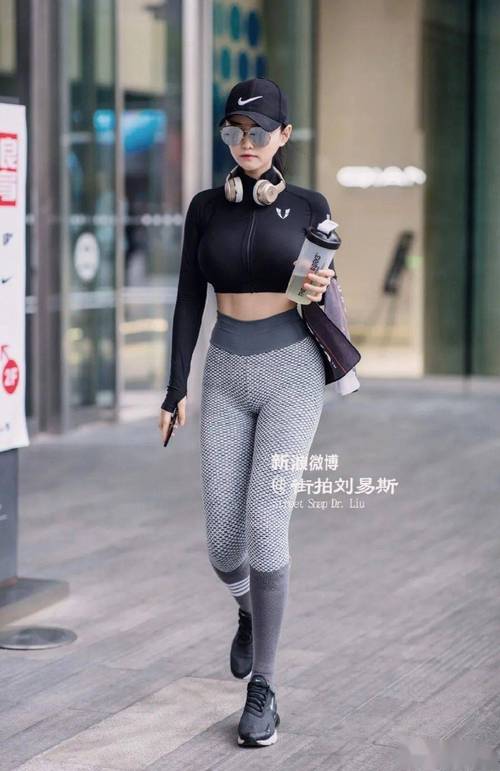 欧美裸模大尺度自拍的相关介绍