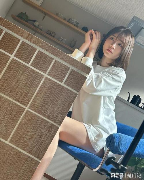 一边爽一边摸一边叫床的相关介绍