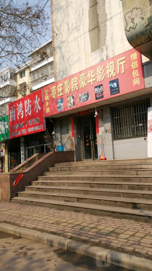 玩弄少妇白嫩高耸的乳峰av的相关介绍
