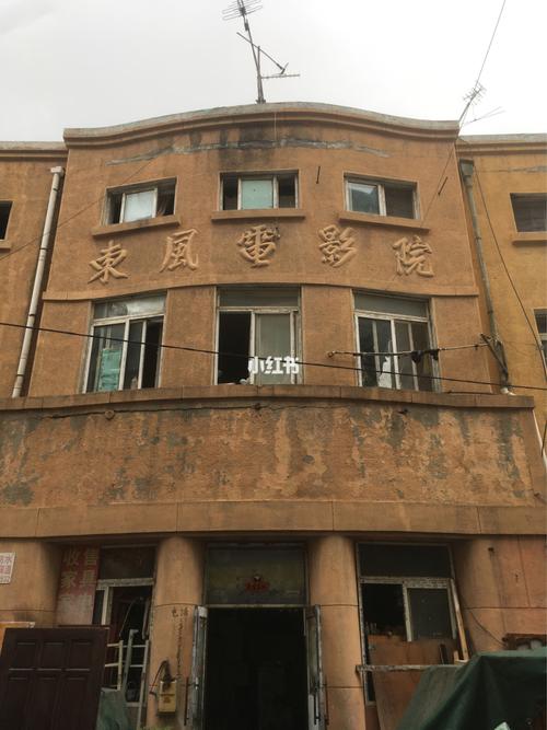 亚洲男人的天堂久久久的相关介绍