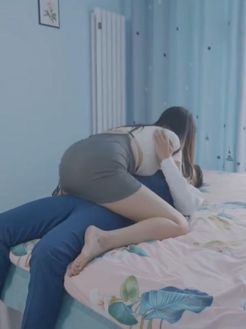 少妇 av 双飞的相关介绍