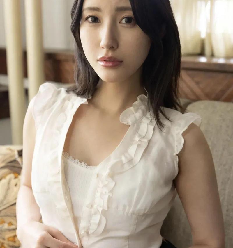 人妻少妇精品久久久久久蜜臀av的相关介绍