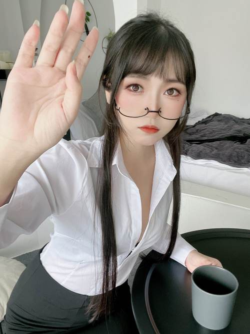 蜜桃av啊女骚的相关介绍