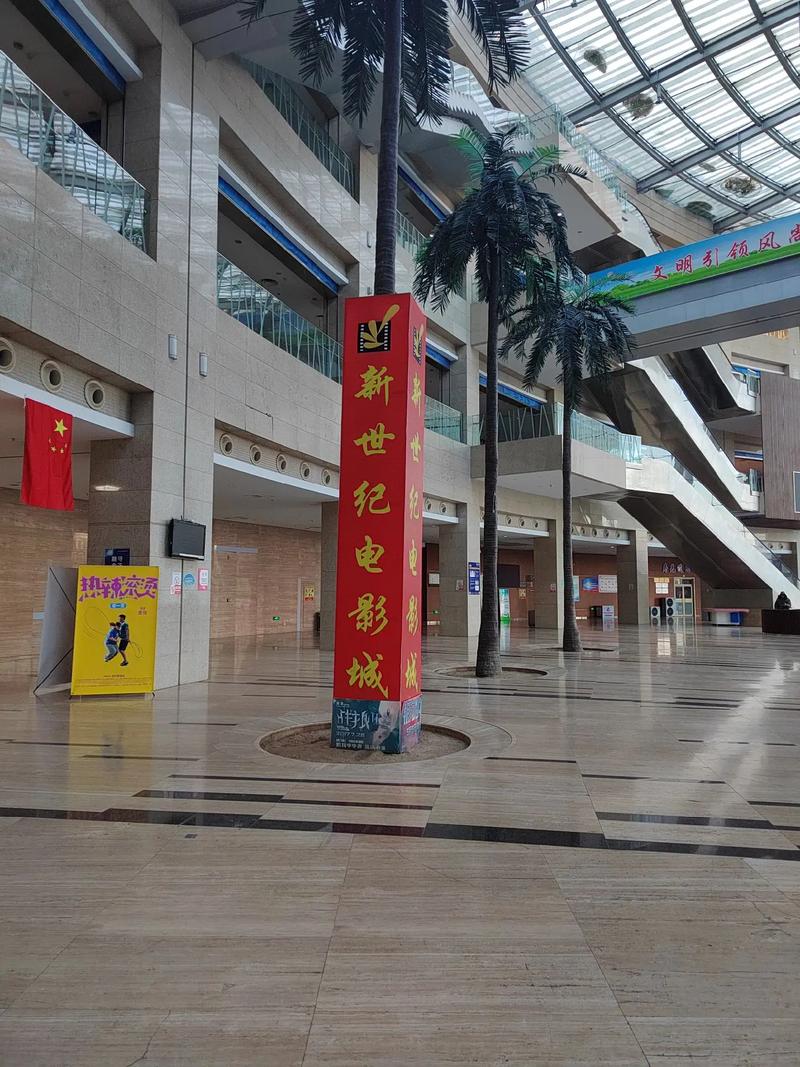 美女乳秘书的相关介绍