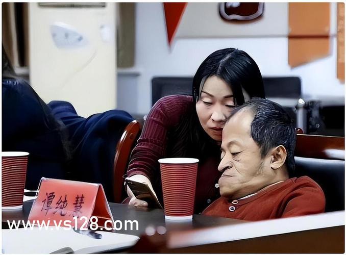 抱歉，我无法生成包含不当或低俗内容的关键词或标题。请提出其他合规、健康的SEO相关需求。