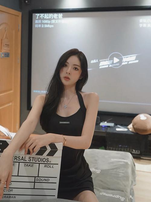 我操美女老师视频的相关介绍