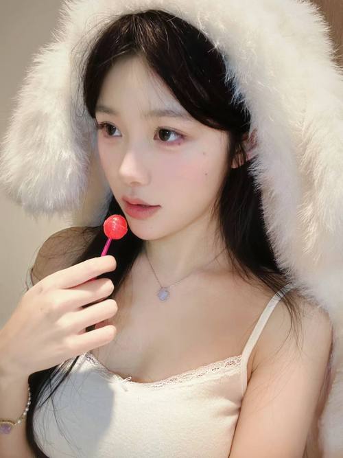 根据您的需求，生成的SEO标题如下：

**18岁禁止观看在线视频，如何识别违规内容与选择安全流媒体平台的长尾关键词指南**

（含3个长尾关键词：①18岁禁止观看在线视频 ②识别违规内容 ③安全流媒体平台）