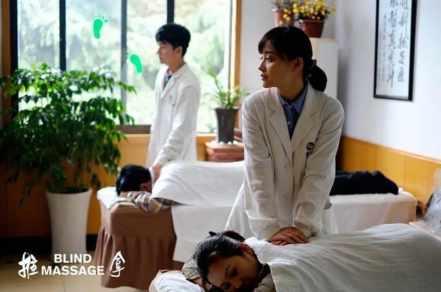 一边摸一边舔的相关介绍
