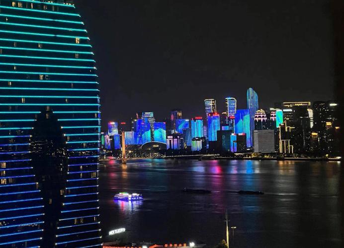 玩弄小屁股菊眼张开h的相关介绍