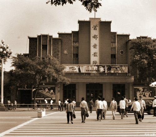 半岛影院的相关介绍